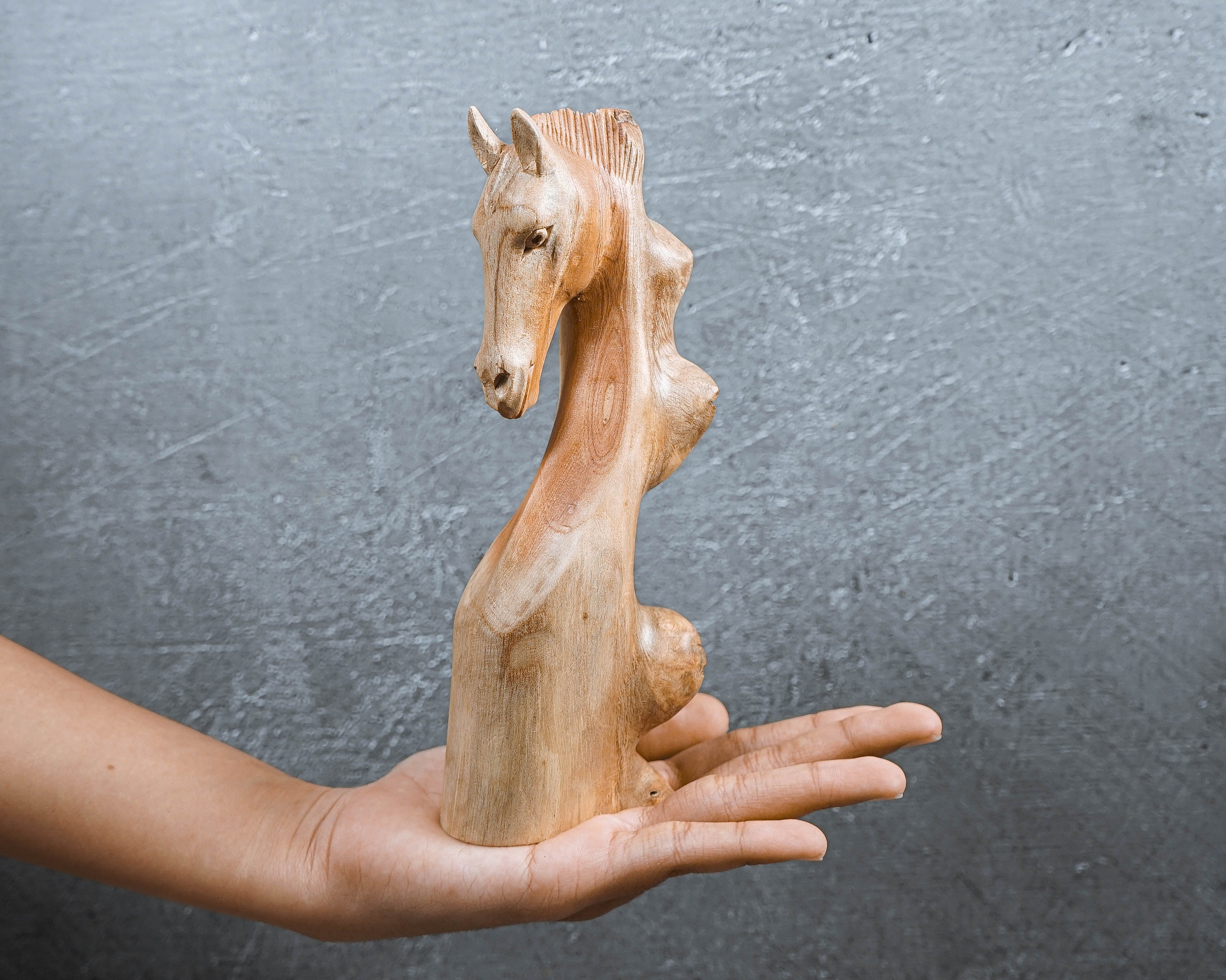 手作りの木製馬の頭の彫刻：素朴なホームデコレーション 7インチ
