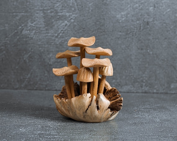 Champignons en meringue pour décorer la bûche