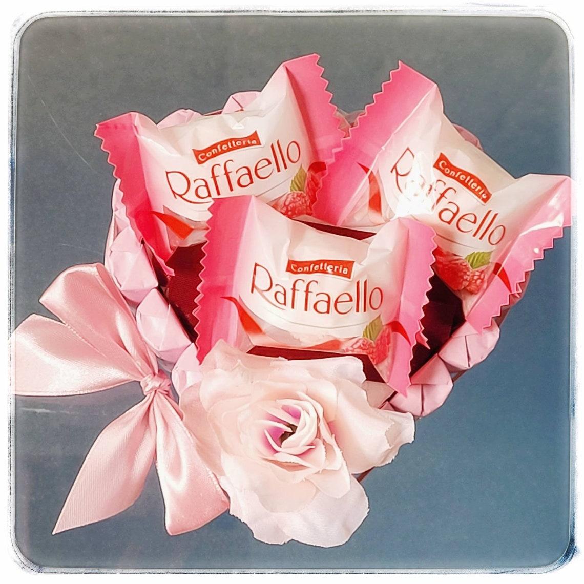 Yogurette Torte mit Raffaello Herz Pralinentorte kleines - Etsy.de