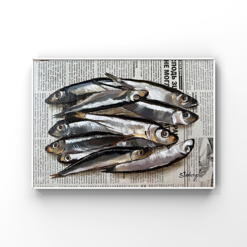 May include: A painting of a group of silver fish on a newspaper background. The newspaper text is in Russian and reads "СИЛА-ВІРИ сподь зи НЕ МОГЛ БУЛО ПОКІЙНИКІВ жили некве. Навіть росіяни бути не CTI SHA зилася з лікая. Але Бородато В субота перед Венеци PA 2011- запитую &laquo;Там тебе не требак, від STANKEVLUCH"