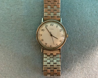 VINTAGE MEN'S 1980'S TIMEX Windup Thick Crystal 25129-10480 Made In Taiwan Watch