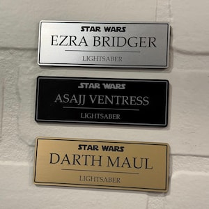Custom Name Plate for Lightsaber Display – Brushed Metal Look | 3.5x1.25" Prop Plaque for Lightsabers, Helmets, Blasters and More!