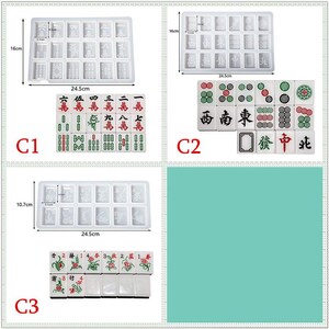 K&ouml;nnte beinhalten: Eine Sammlung von Mahjong-Steinen und -Formen. Das Bild zeigt verschiedene Sets von Spielsteinen mit chinesischen Schriftzeichen und Symbolen sowie transparente Kunststoffformen zur Herstellung der Steine. Die Ma&szlig;e sind in Zentimetern angegeben, wobei die gr&ouml;&szlig;te Form 24,5 cm lang ist.