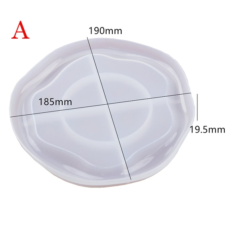 以下が含まれることがあります： 直径190mm、高さ19.5mmの波打った円形の白いシリコンモールド。モールドの中央には、直径185mmの小さな円があります。