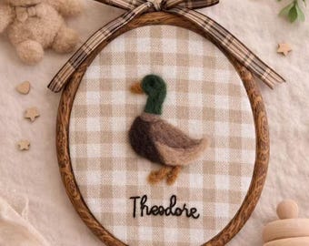 Personlig nålfiltad djurring med eget barnnamn, babyshowerpresent, babyarv