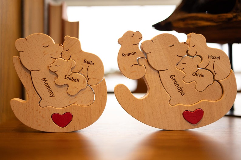 Personligt träpussel med rullande björn i trä, present till mamma och unikt familjepussel, present till babybjörnen, mormor och nyfödda. bild 3