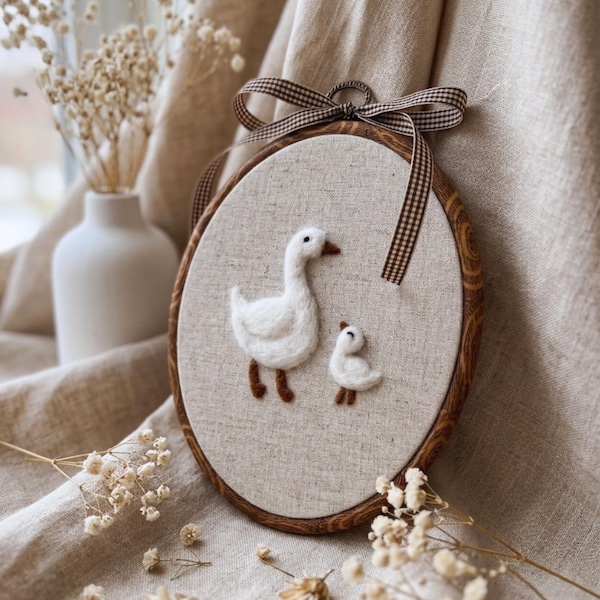 Handmade Needle Felted Mom and Baby Goose Wall Art, Personalized Nursery Name Sign, Mother’s Day Gift for New Mom, Custom Goose Family Decor