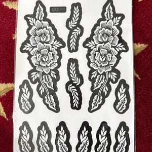 Henna stencil. Mandala and fingers. Easymehendi design. Two hand mehndi design