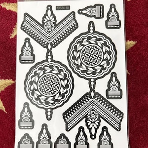 Henna stencil. Mandala and fingers. Easymehendi design. Two hand mehndi design