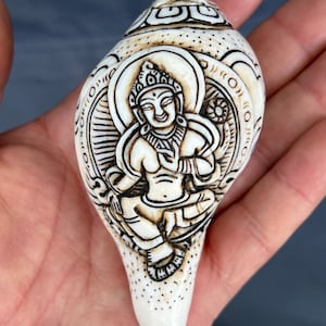 Beautiful Old Hand-Carved Mini / portable  Conch Shell (sankha) from Nepal with a Carving of Buddhist White Tara.