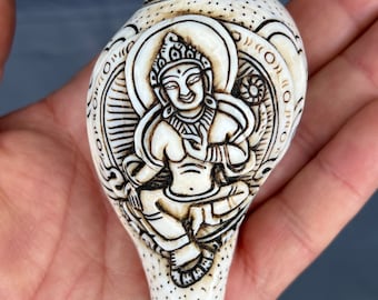 Beautiful Old Hand-Carved Mini / portable  Conch Shell (sankha) from Nepal with a Carving of Buddhist White Tara.