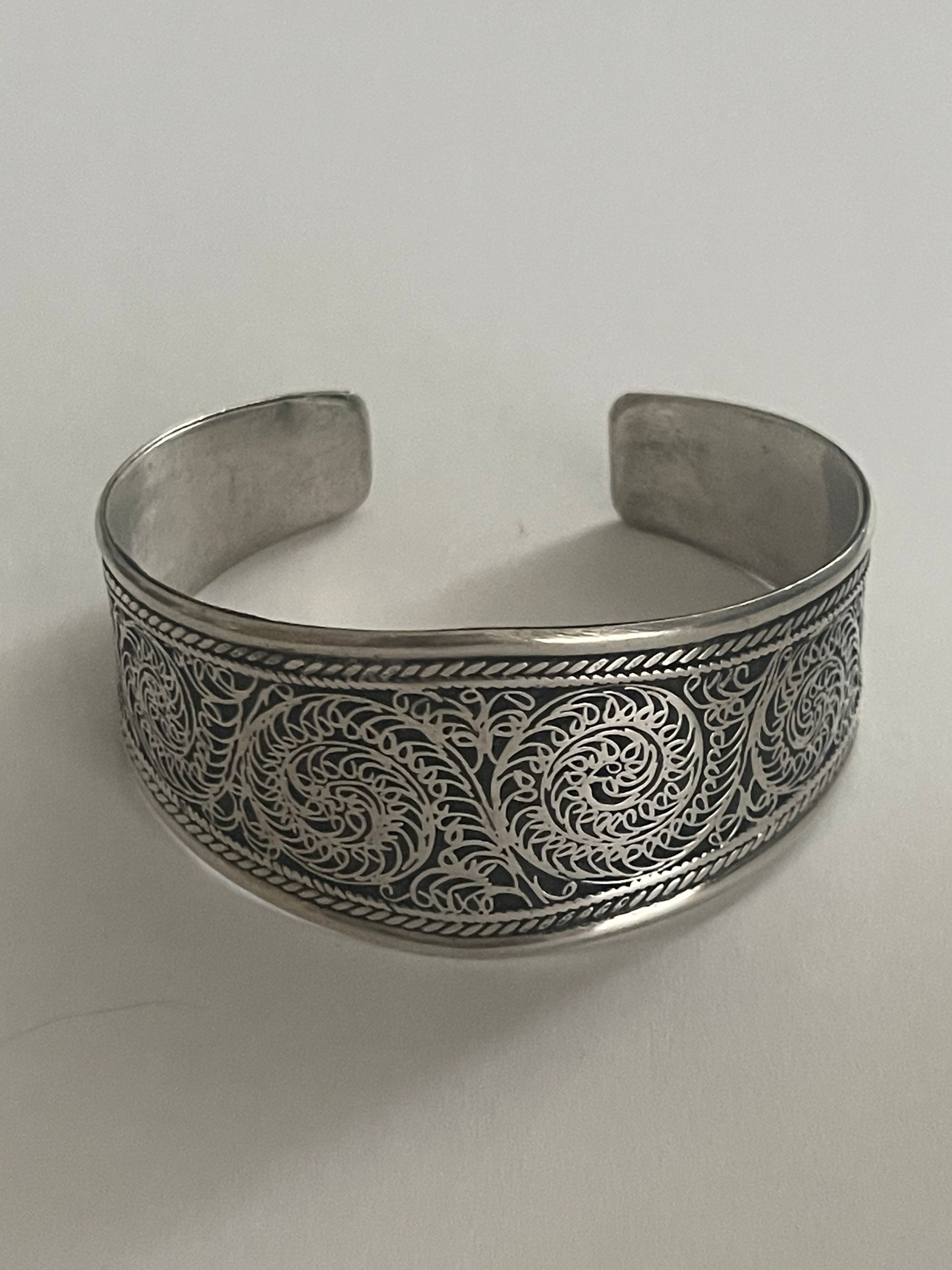Nepal silver bangle - Etsy 日本