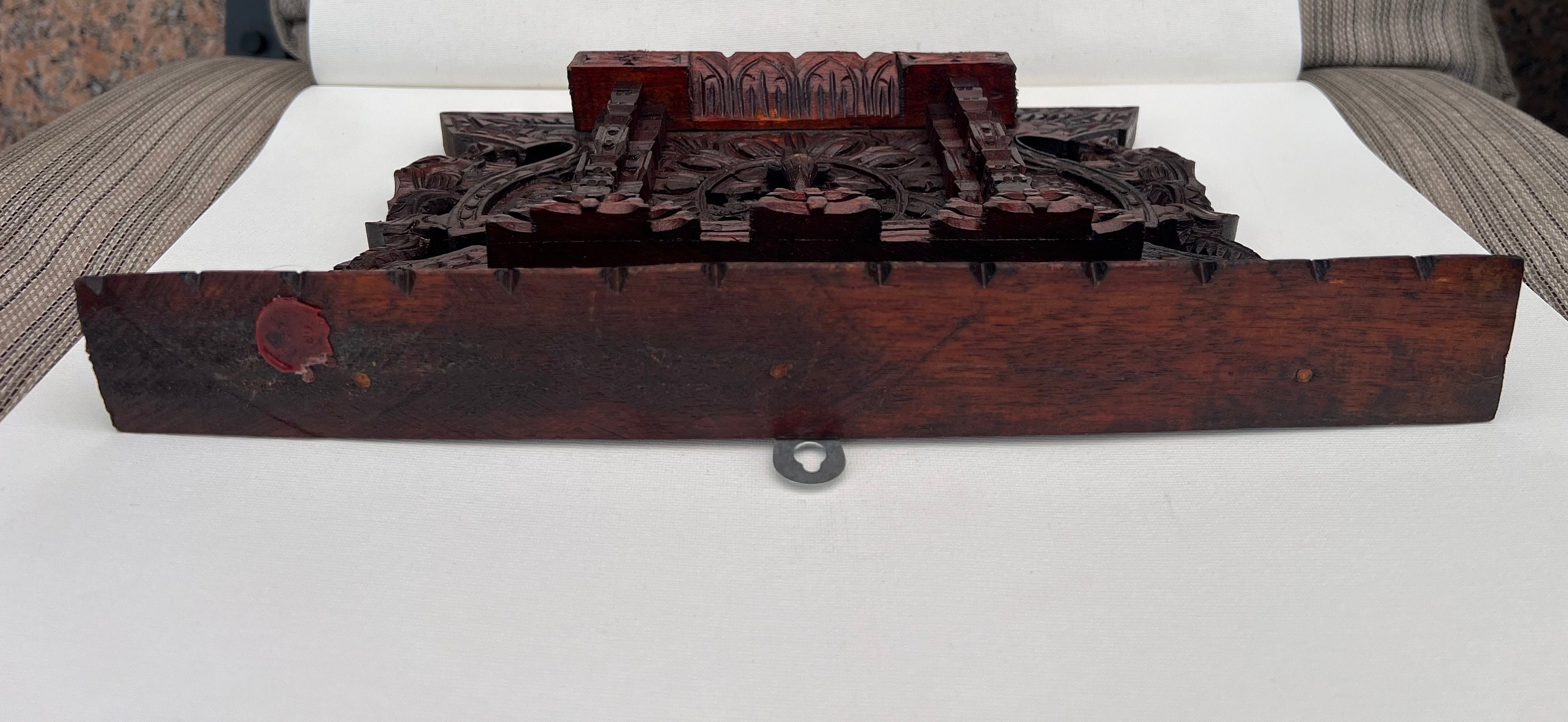 手彫りの木製ネワール窓：孔雀と龍、ネパールの壁飾り - Etsy 日本