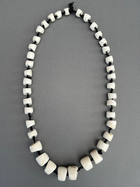 Antique Naga Chank 39 Shell Bead Necklace.(late 1… - image 1