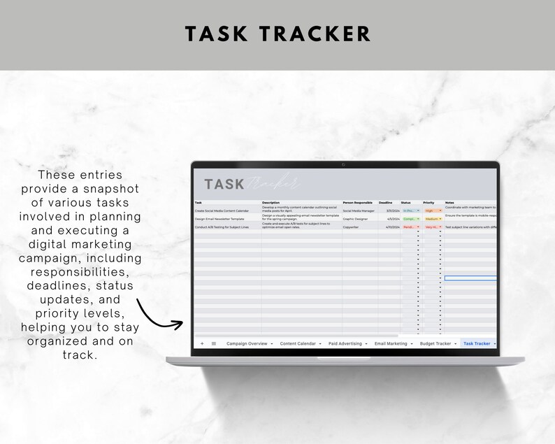 Op de afbeelding: Een laptopscherm met een taaktracker-spreadsheet met kolommen voor taak, beschrijving, verantwoordelijke, deadline, status, prioriteit en notities. De spreadsheet heeft de titel "TASK Tracker".