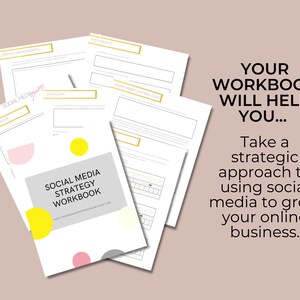 K&ouml;nnte beinhalten: Ein Arbeitsbuch mit dem Titel "Social Media Strategy Workbook" mit grauem Hintergrund und gelben und rosa Kreisen. Der Text "Your Workbook Will Help You... Take a strategic approach to using social media to grow your online business." wird in schwarzer Schrift auf einem hellbraunen Hintergrund angezeigt.