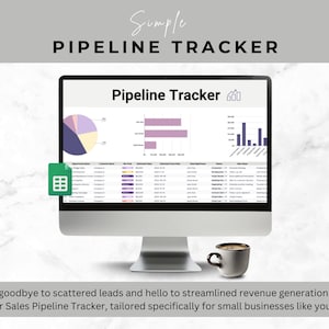 Pode incluir: Um ecrã de computador a mostrar uma folha de cálculo de seguimento de pipeline de vendas com gráficos e diagramas. A folha de cálculo é etiquetada como "Pipeline Tracker" e inclui colunas para o nome da oportunidade, o nome do cliente, a fase, o valor estimado, a data de fecho, o representante de vendas e as próximas etapas. O texto "Diga adeus aos leads dispersos e olá à geração de receitas otimizada com o nosso rastreador de pipeline de vendas, concebido especificamente para pequenas empresas como a sua." é apresentado abaixo do ecrã do computador.