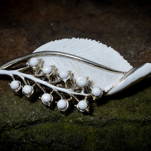 Vintage Jewelcraft Leaf Brooch