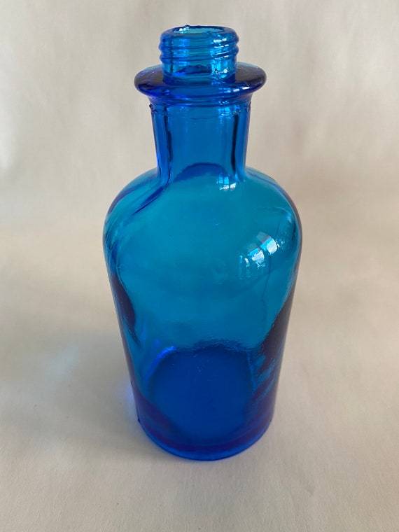 Cobalt Blue Eye cup bottle stopper (JEF) Cobalt Blue Eye cup bottle stopper (JEF)