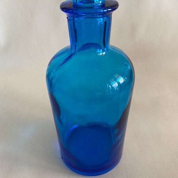 Vintage kobaltblaue Flasche, blaue Glasflasche, blaue Trankflasche, Apothekerflasche, Parfümflasche, antike französische blaue Flasche