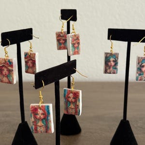 Orecchini in pasta polimerica con figure femminili - Orecchini unici