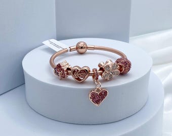 ローズゴールド、ピンク、シルバーのママをテーマにしたチャーム付き