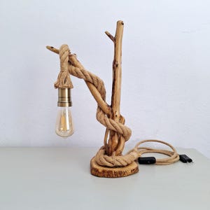 Lampe de table en bois flotté, décoration côtière unique, éclairage en bois