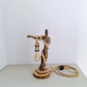 Lampe unique en bois flotté / Lampe de chevet en bois / Lampe faite main / Lampe de table