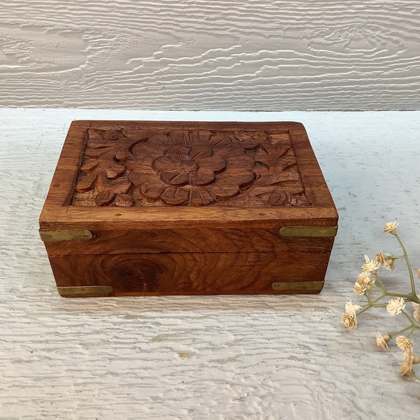 Vintage Carved Floral Wood Trinket Box/ Wooden Carved Box with Flower Design, Hinged Lid/ Jewelry Storage/ Rustic Farmhouse/ Boho