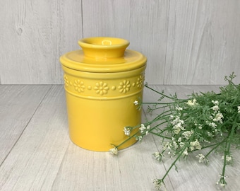 Bright Yellow Ceramic Butter Bell/ Ceramic Floral Butter Bell Crock/ Floral Daisy Design/ Farmhouse/ Cottagecore/ Retro Kitchenware