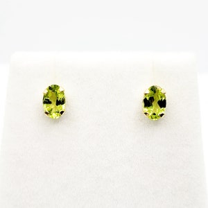 Gold Peridot Ohrstecker, 10K Gelbgold Peridot 6 x 4 mm Ohrstecker, August Geburtsstein, Geburtstagsgeschenk, Geschenk für sie, Geschenke für Mama