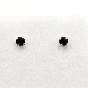 Boucles d&#39;oreilles en or saphir bleu, Puces d&#39;oreilles en or jaune 14 carats saphir bleu naturel de 3,5 mm, pierre de naissance en septembre