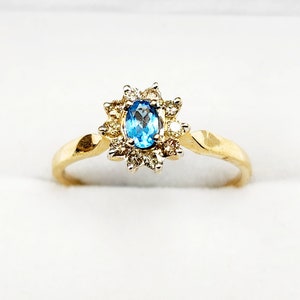 Gold Blauer Topas Ring, 10K Gelbgold Blauer Topas 4 x 3 mm und Diamant Ring, Ringe für Frauen, Dezember Birthstone Ring, Blauer Edelstein Ring