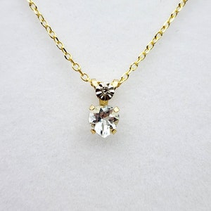 Collana con ciondolo in oro e acquamarina, oro giallo 10K, acquamarina 5 x 5 mm con ciondolo in diamante, pietra portafortuna di marzo