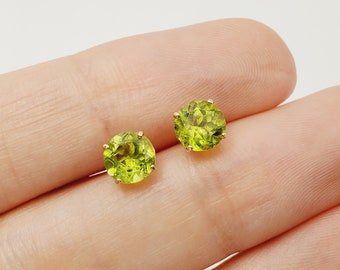 Peridot Birthstone High Polished Apple Stud Earrings Screw Back 14K Yellow Gold 