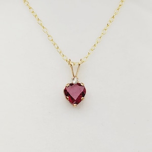 Gold Rubin Anhänger Halskette, 10K Gelbgold Herzform Echter Rubin 6 x 6 mm mit Weißer Topas Anhänger, Juli Birthstone