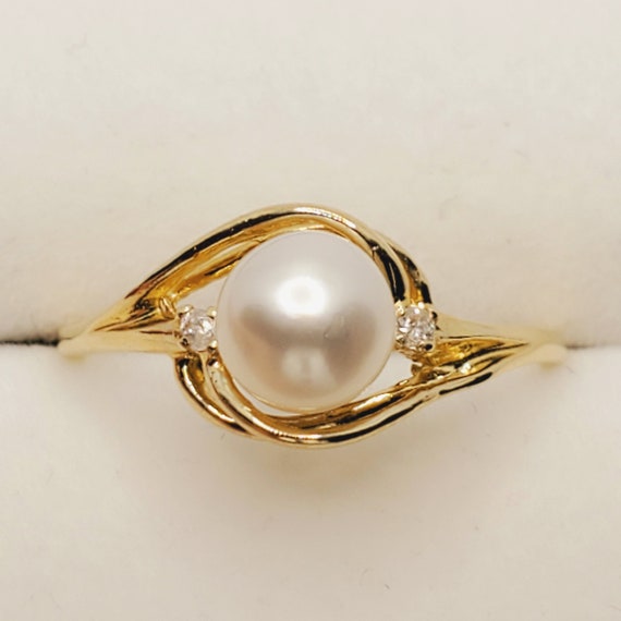 Fashion yellow gold ring decorated with natural white freshwater pearl,  close up Stock Photo - Alamy
