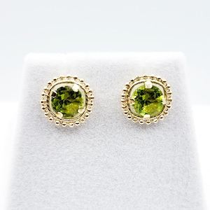 Złote kolczyki z peridotem, 10-karatowe żółte złoto, projekt Milgrain, prawdziwy peridot, kolczyki z 6 x 6 mm, kolczyki z peridotem dla kobiet