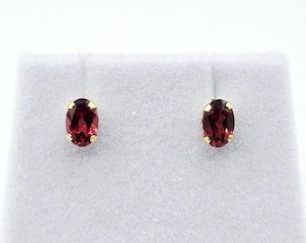 Ohrstecker aus 10-karätigem Gelbgold mit Granat, echte Granate (6 x 4 mm), massives Goldgeschenk für Sie