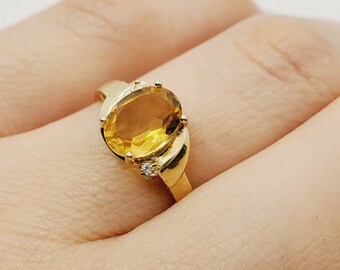 6 x 4 MM 0.31 Carat ctw 10k Gold Oval Yellow Citrine and Diamond Bypass Swirl Cocktail Anniversary Fashion Ring 6 x 4 MM 0.31 Carat ctw 10k Gold Oval Yellow Citrine and Diamond Bypass Swirl Cocktail Anniversary Fashion Ring