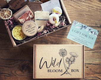 Handmade luxury shower gift. Fruity citrus skincare set. Vegan spa hamper. Birthday Gift, Mother’s Day Present, Friend, Bridesmaid treat.