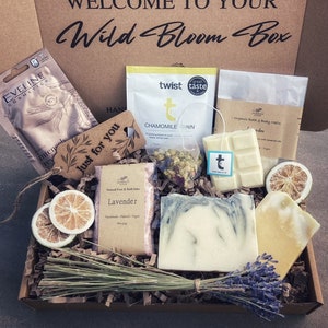 Handmade Lavender Bath Gift. Vegan Spa Hamper. Eco Friendly Birthday Gift. Get well soon. Teacher Gift for her. Christmas Present, Self Care