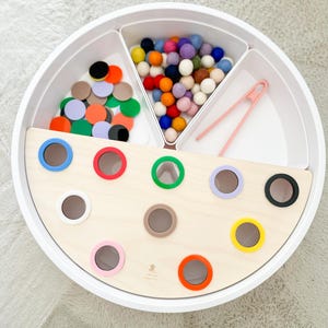 Plato de actividades de colores para PlayTRAY & Grow Stapelstein
