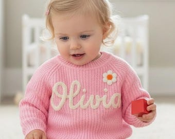 Handbroderad tröja med namn på bebis: Personlig stickad tröja för nyfödda och småbarn, babyshowerpresent