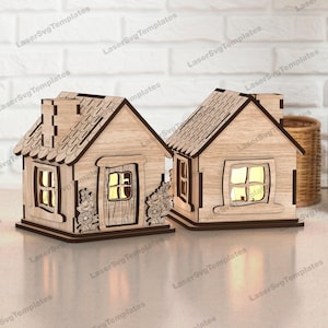 Puede incluir: Dos casas de madera con ventanas y puertas, iluminadas desde el interior con luces amarillas cálidas. Las casas están hechas de madera marrón claro y tienen un estilo rústico y encantador.