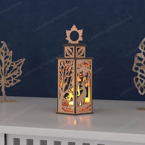Archivo svg cortado con láser de linterna de ciervo decorativa Glowforge escena de bosque lámpara de mesa con ciervos svg adornos de ciervos portavelas linterna vector dxf