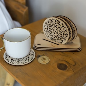 Lasergesneden mandala onderzetters set met houder svg sjabloon Glowforge onderzetters set van 4 cnc vector onderzetters set laser graveren dxf gesneden patroon
