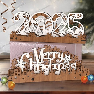 Buon Natale 2025 scena decorazione da tavolo 2 bundle file svg tagliato al laser Glowforge decorazione da tavolo di Natale svg composizione natalizia dxf vettore