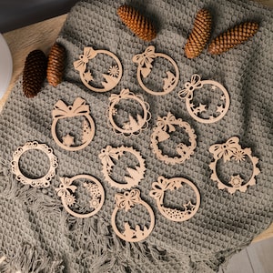 Taglio laser 12 palle di Natale decorazioni albero svg Glowforge ornamenti natalizi modello di decorazione dell&#39;albero Modello vettoriale del piano di taglio dxf di Natale