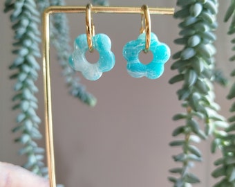 Boucles d'oreilles Pépettes faites main turquoise et blanches